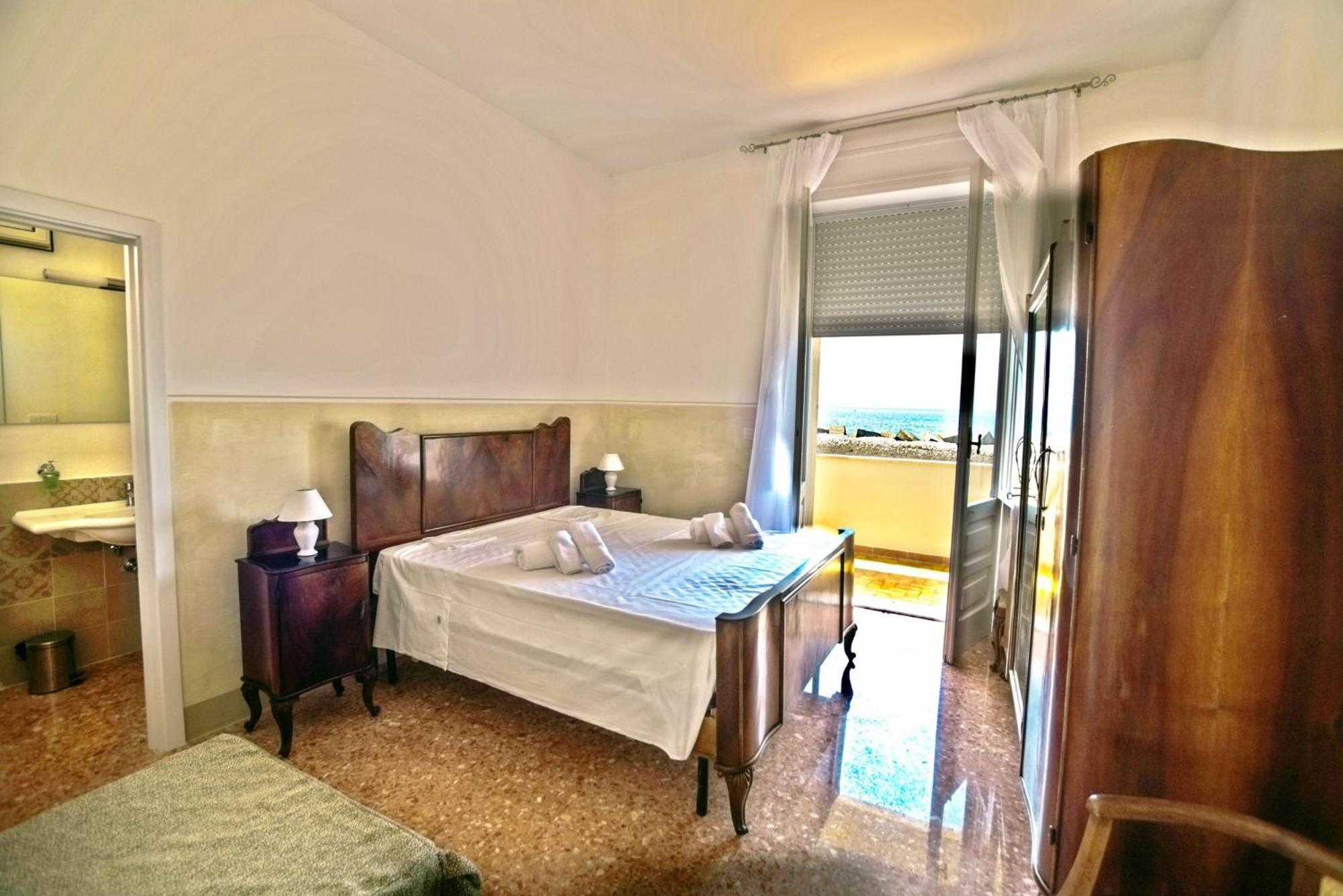Bed & Breakfast B&B Mareggiata 5*