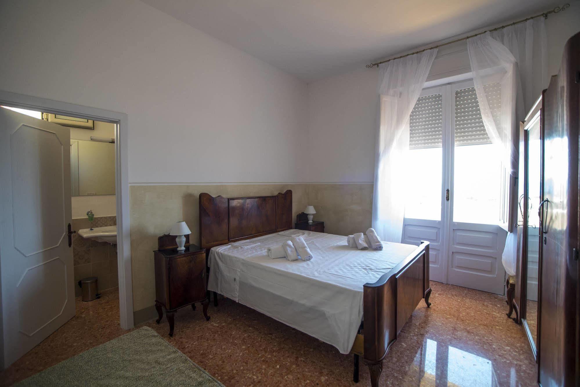 Bed & Breakfast B&B Mareggiata 5*